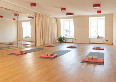 blankspace yoga - Raum West