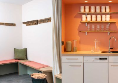 Umkleideecke und Küche